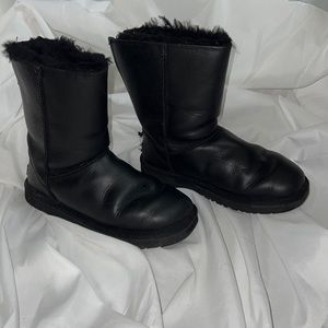 Black leather Uggs. Size W7.